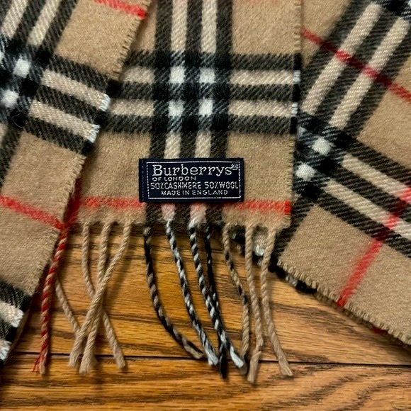 Burberrys of London Vintage Nova Check Archive Beige Cashmere Wool Scarf - Picture 4 of 7